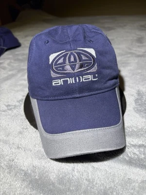 Gorra/sombrero de béisbol marca Animal Clothing, azul y gris en todo el mundo Freeride Co. Foto 1 de 4