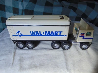 Reloj despertador radio AM-FM Wal-Mart tractor y remolque baterías nuevas en muy buena condición Foto 1 de 4