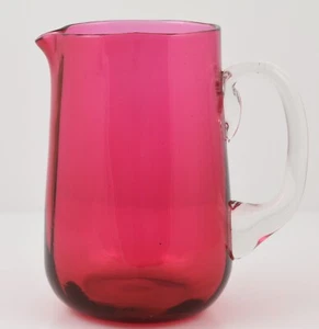 Schöner Vintage Cranberry Glaskrug mit klarem Griff - Bild 1 von 3