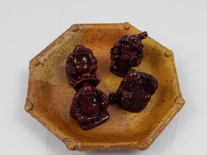 Figurine Buddha Rosso Ridente con piatto Lotto di 4 pezzi - Foto 1 di 5