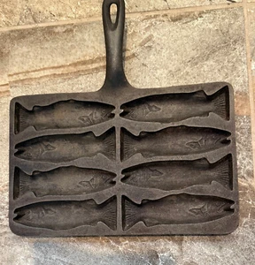 Vintage Eddie Bauer Cast Iron Fish Corn Bread Pan/ Skillet - Picture 1 of 4