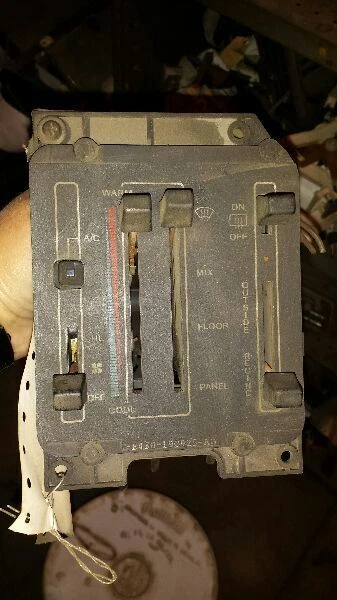 Control de temperatura con CA instalado de fábrica desde 7/83 se adapta a 84 TEMPO 33760 Foto 1 de 1