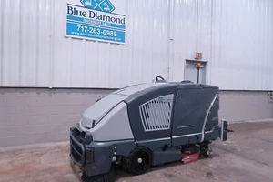 2019' Advance CS7010 48B, 48" wide Sweeper/ Scrubber, 36V Electric, only 251 Hrs - Picture 1 of 24