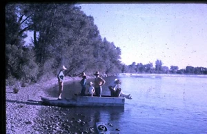 35mm slide - Vintage - Photo - Collectibles - boy girl water boat standing - Picture 1 of 1