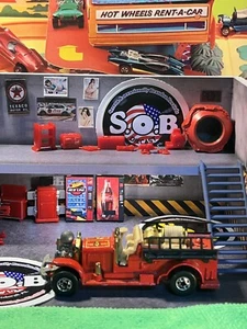 Hot Wheels Blackwalls Old Number 5 Fire Truck 1:64 Diecast Excellent Condition - Picture 1 of 8