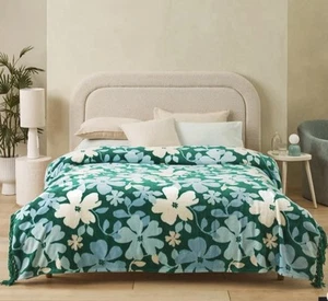 ADAIRS SUPER SOFT GREEN FLORAL BLANKET WITH TASSELS. 180CM (L) X 220CM. NEW. - Picture 1 of 2