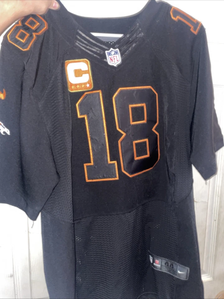 Camiseta negra Peyton Manning Broncos 4 estrellas logotipo del capitán Foto 1 de 4