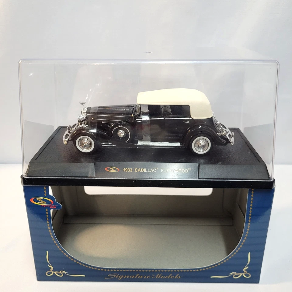NEW in BOX Signature Models #32302 1933 Black Cadillac Fleetwood  1:32 Scale - Image 1 of 3