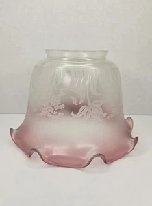 Lampada a cherosene vetro inciso floreale smerigliato mirtillo vittoriano paralume tulipano 3,75" - Foto 1 di 24