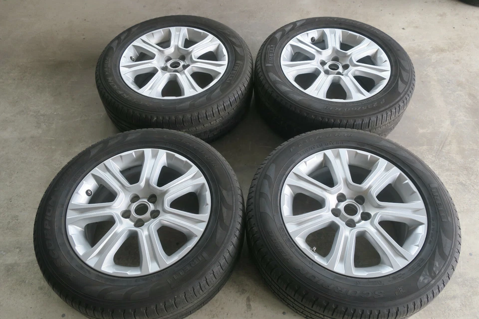 Range Rover Evoque 8x18 ET45 GJ32-1007 Pirelli Sommerreifen 235 60 DOT4015 _AK1 - Bild 1 von 4