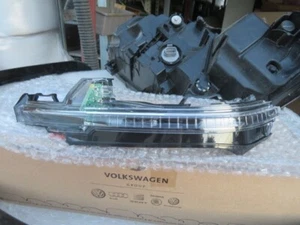 2017-2023 Genuine AUDI Q7 4MB 4MG turn signal indicator 4M0949101A Left Driver - Picture 1 of 7