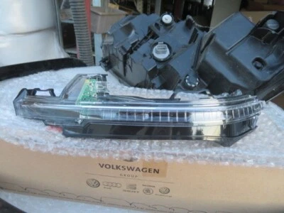 2017-2023 Genuine AUDI Q7 4MB 4MG turn signal indicator 4M0949101A Left Driver - Image 1 of 4