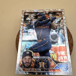 2023 Topps Series 1 Refractor number 222 José Altuve - Picture 1 of 11