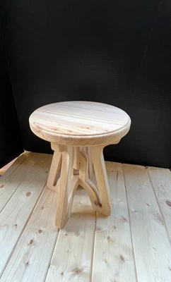 Taburete de sauna de cedro hecho a mano - asiento redondo de 12" × 16" de alto/madera sin terminar/corte CNC Foto 1 de 4