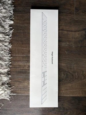 New White Apple Magic Keyboard - British English (MQ052B/A) - Image 1 of 3