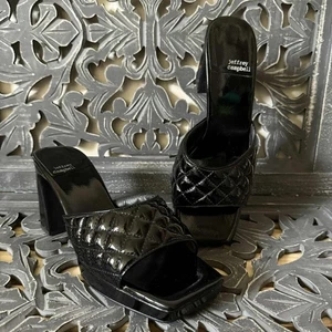 Mula plataforma acolchada Jeffrey Campbell Nana negra charol arrugado para mujer talla 10” - Imagen 1 de 11