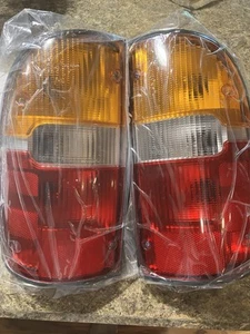 Tail Light Assembly (95-00 Tacoma) - Picture 1 of 2
