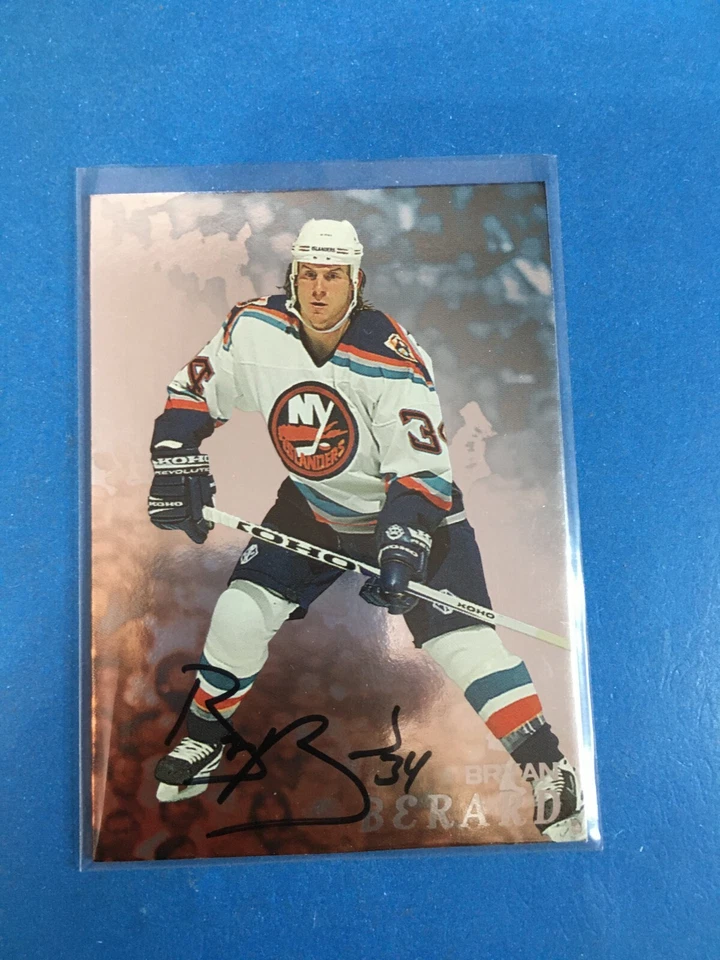Autógrafos F145.291 1998-99 Be A Player #85 Bryan Berard ISLANDERS - Imagem 1 de 1