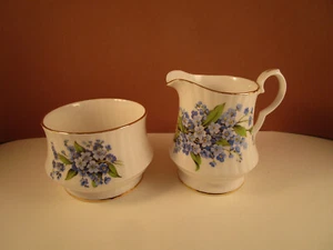Vintage Royal Windsor Fine Bone China England Blue Flowers Sugar Bowl & Creamer - Picture 1 of 9