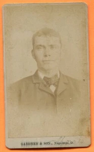 CDV Napoleon, OH, Portrait of a Young Man, ID'd, by Gardner & Son, circa 1880s - Picture 1 of 3