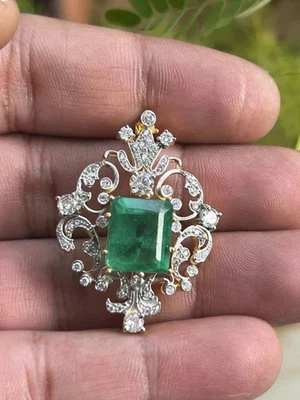 Broche prendedor Art Deco esmeralda simulada corte esmeralda de 4 quilates chapado en oro de dos tonos de 14 quilates Foto 1 de 4