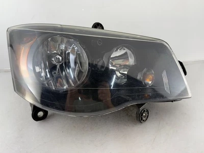OEM | 2014-20 Chrysler Town & Country Black Halogen Headlight (Right/Passenger) Foto 1 de 4
