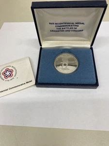 Medaglia Bicentenario 1975 LE BATTAGLIE DI LEXINGTON E CONCORDE Moneta Argento con COA - Foto 1 di 3