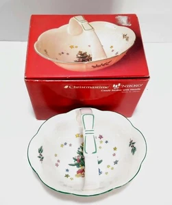 Cesta de dulces Nikko Navidad 6" x 3,75" con mango patrón de árbol de Navidad - Imagen 1 de 10