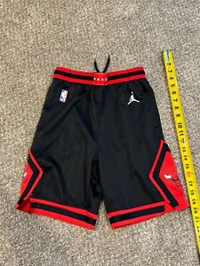 Nike Chicago Bulls Shorts Size Medium Jordan Basketball Shorts, 18" L, 11" Waist