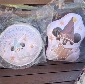 Tokyo Disney Lil Lin Cuscino Natale 2025 Set di 2 - Foto 1 di 1