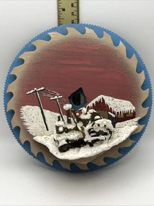 Handbemalte Rundsägeblatt Blätter Winter Scheune Schneetraktor 3D signiert - Bild 1 von 13