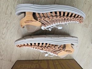 KEEN UNEEK Sandals in OakBuff/Chipmunk (Size 6) - Picture 1 of 7