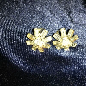 Vintage/Antique Crystal Rhinestone and Silvertone Clip On Earrings 1" - Picture 1 of 6