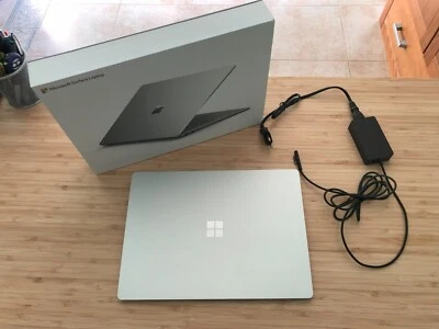 Pc portatile Microsoft Surface Laptop 2 (13,5") Intel Corei5, SSD 256gb, RAM 8gb - Immagine 1 di 4