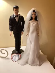 ELVIS AND PRISCILLA PRESLEY BARBIE MATTEL DOLLS 2008 - Foto 1 di 3