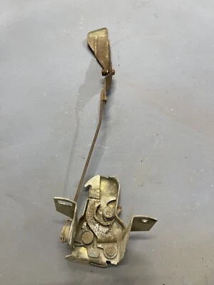 Buick Wildcat Electra 225 1966 LeSabre capó pestillo palanca de liberación soporte de rejilla Foto 1 de 4