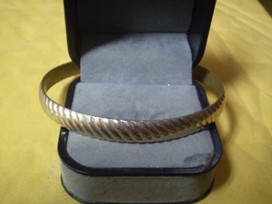 Stamped Paul Carver Vintage Ladies Gold Tone Bangle Bracelet       17.7 grams - Picture 1 of 2