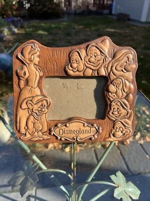 Marco de fotos vintage años 70 Disney World Blancanieves y los siete enanitos aspecto de madera Foto 1 de 4