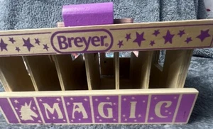 Breyer Cavalli Unicorno Magico Playset Scuderia in Legno con 6 Unicorni - Foto 1 di 17