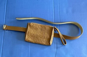 NWT Stone Mountain USA Brown Tooled Leather Wristlet Fanny Pack Waist Bag Med - Picture 1 of 13