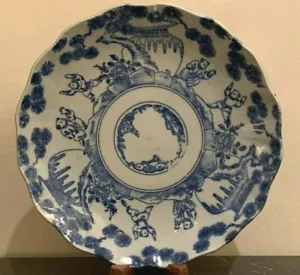Impressive Antique Chinese Blue and White Plate with Figural Vases and Foliage - Picture 1 of 10