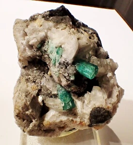 ESMERALDA EXTRA FINA Muestra Mineral Cristales sobre matriz, Muzo, Colombia, - Imagen 1 de 7
