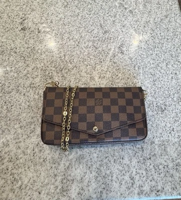 Women’s Purse - Image 1 of 4