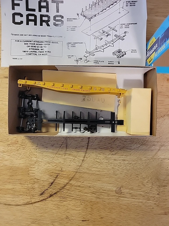 Athearn 1378 HO Scale Union Pacific 40' Flat Car Stakes up 50597 Yellow Vintage