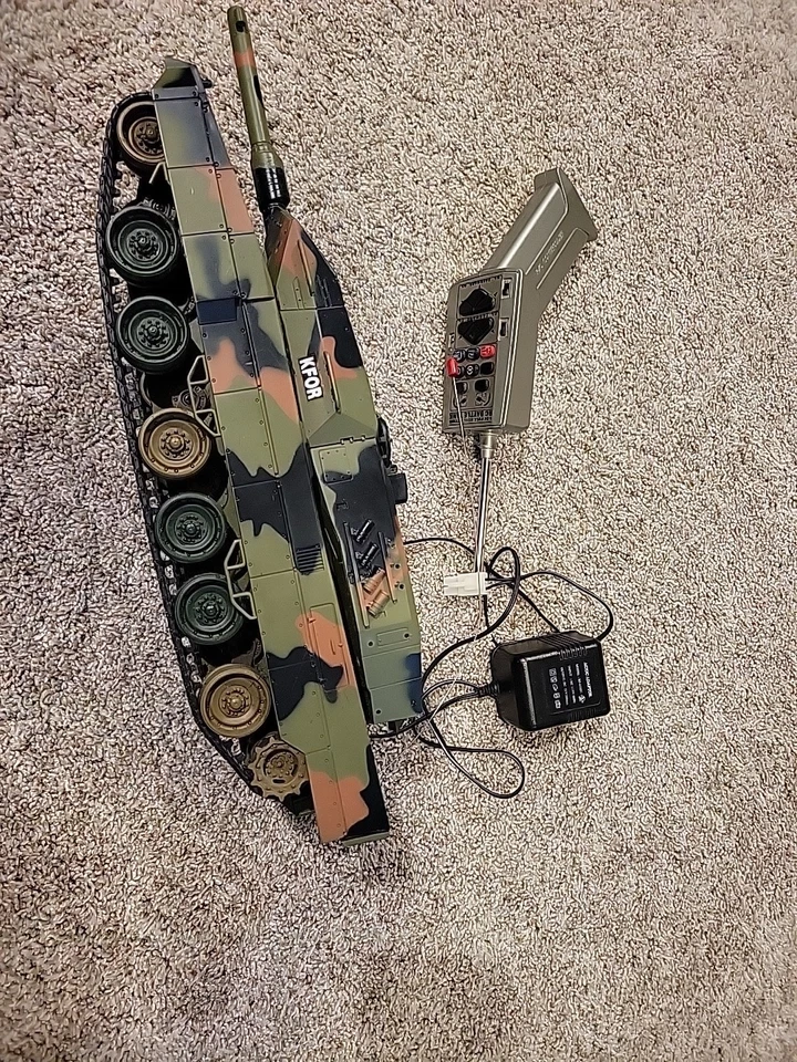 RC Battle Tank 1/24 Scale Real Action German Leopard 2A6 Bad Battery - Image 1 of 4