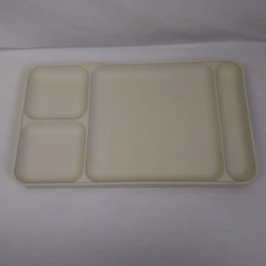 Tupperware Divided Cafeteria Trays 1535 - Picture 1 of 2