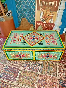 INDIAN VINTAGE HAND PAINTED IRON STORAGE TRUNK/TABLE/DISPLAY - Picture 1 of 24