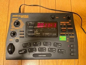 Zoom SampleTrak ST-224 Phrase Sampler Lo-Fi Groovebox with FX and MIDI Working - Bild 1 von 6