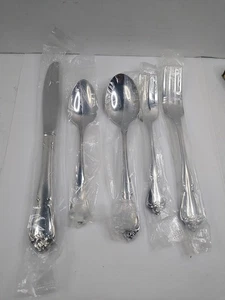 Oneida Edelstahl Alt Barock 5 teiliges Gedeck 70er Jahre Neu in OVP Gabeln Messer Löffel - Bild 1 von 6