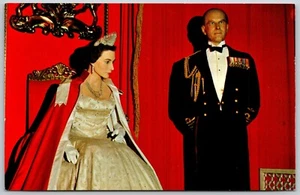 Canada Vancouver Wax Museum H.M. QUEEN ELIZABETH II & Prince Philip HRH Postcard - Picture 1 of 2